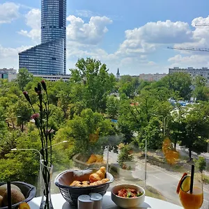 Q Hotel